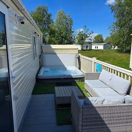 Rj Luxury Caravan Hire With Hot Tub Tattershall Eksteriør billede