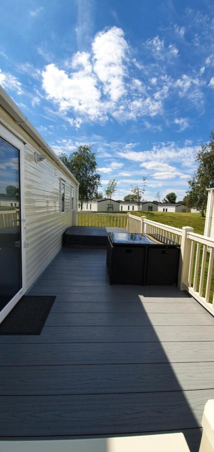 Rj Luxury Caravan Hire With Hot Tub Tattershall Eksteriør billede