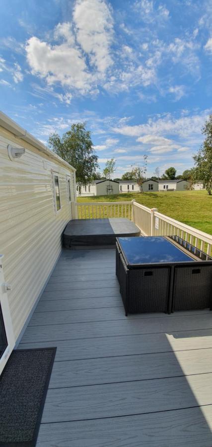 Rj Luxury Caravan Hire With Hot Tub Tattershall Eksteriør billede