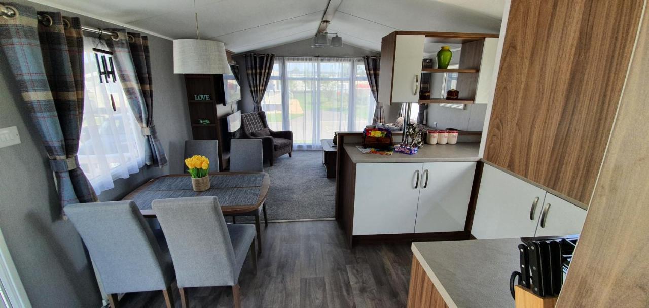 Rj Luxury Caravan Hire With Hot Tub Tattershall Eksteriør billede