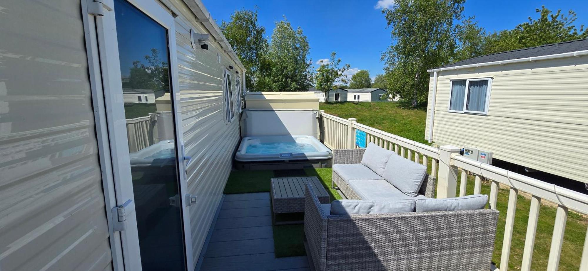 Rj Luxury Caravan Hire With Hot Tub Tattershall Eksteriør billede