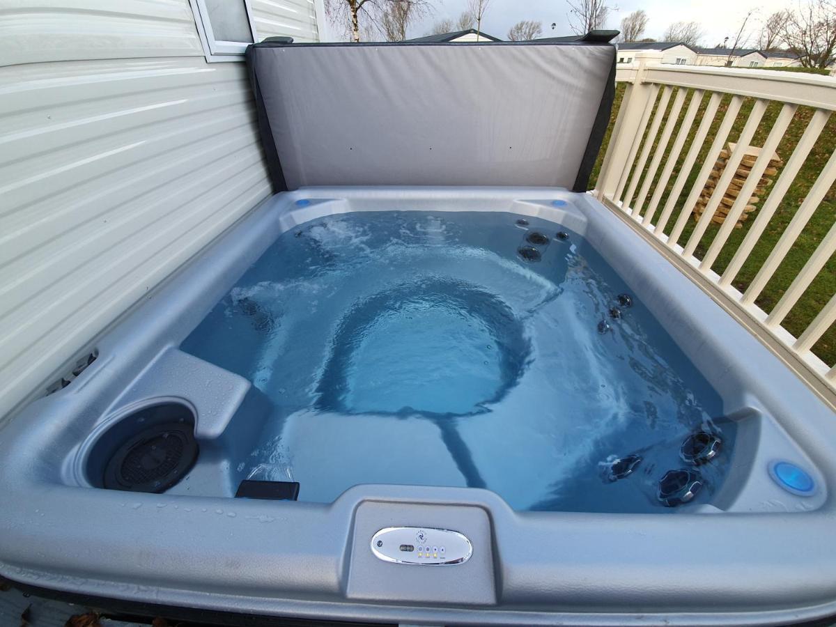 Rj Luxury Caravan Hire With Hot Tub Tattershall Eksteriør billede