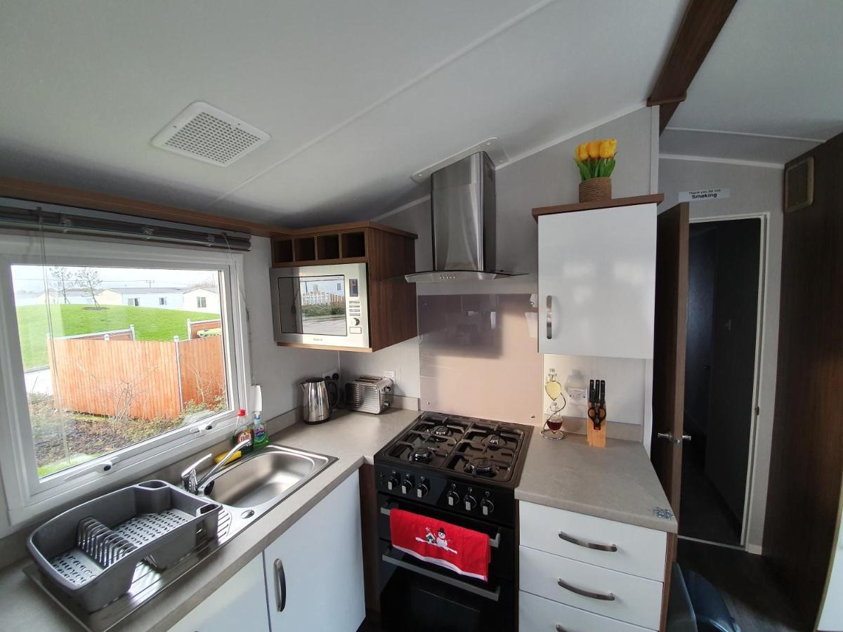 Rj Luxury Caravan Hire With Hot Tub Tattershall Eksteriør billede